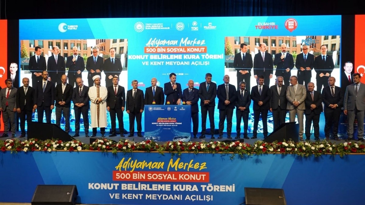 Bakan Kurum Adıyaman yıkıldığı yerden doğruluyor
