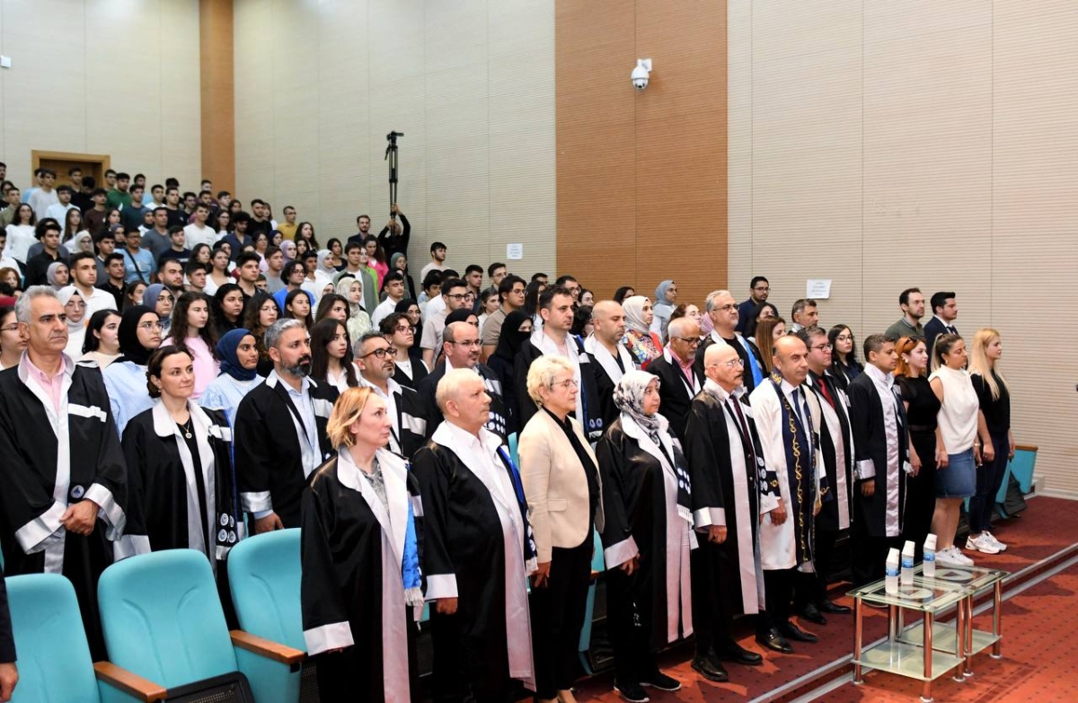 Rektör Keleş, Tıp Fakültesi 1. Dönem Öğrencileriyle Bir Araya Geldi
