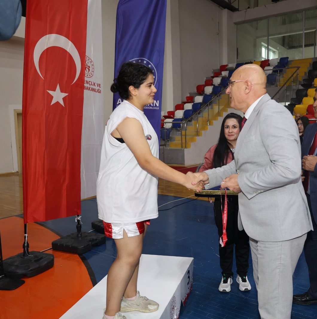 KICK BOKS ŞAMPİYONASI ADIYAMAN’DA NEFES KESTİ