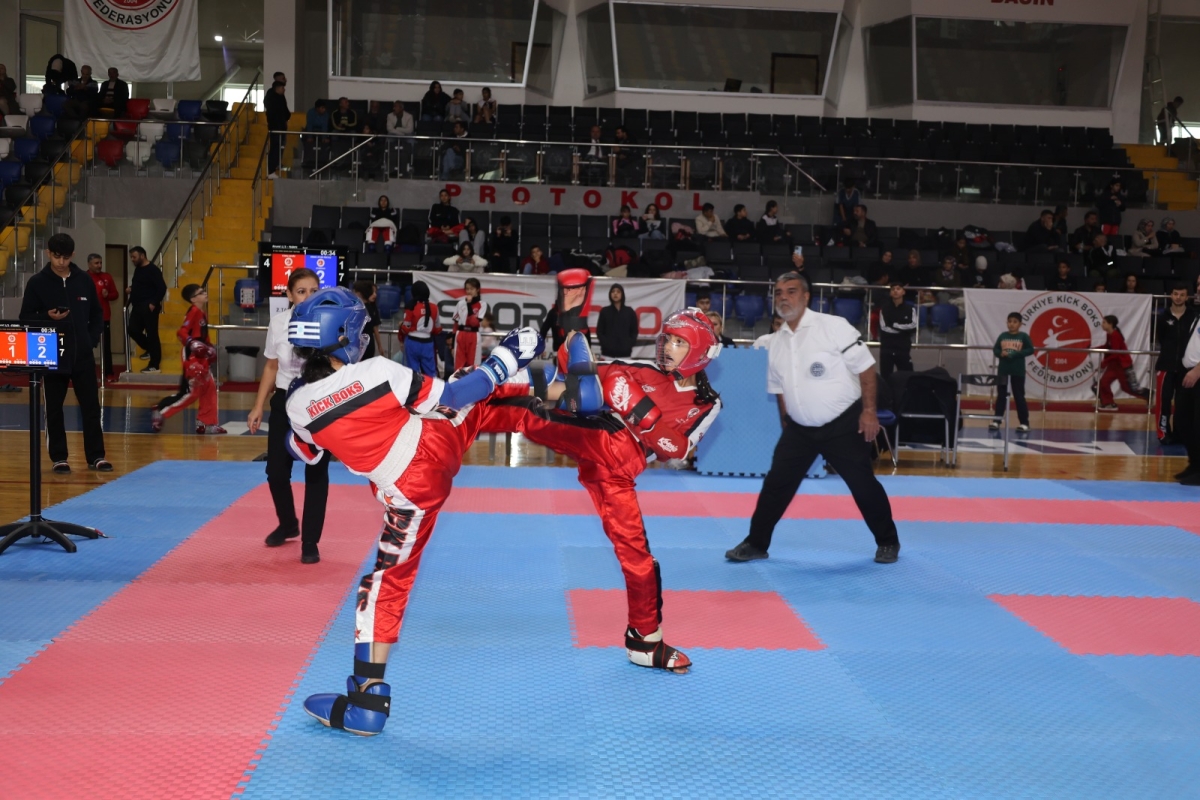 KICK BOKS ŞAMPİYONASI ADIYAMAN’DA NEFES KESTİ