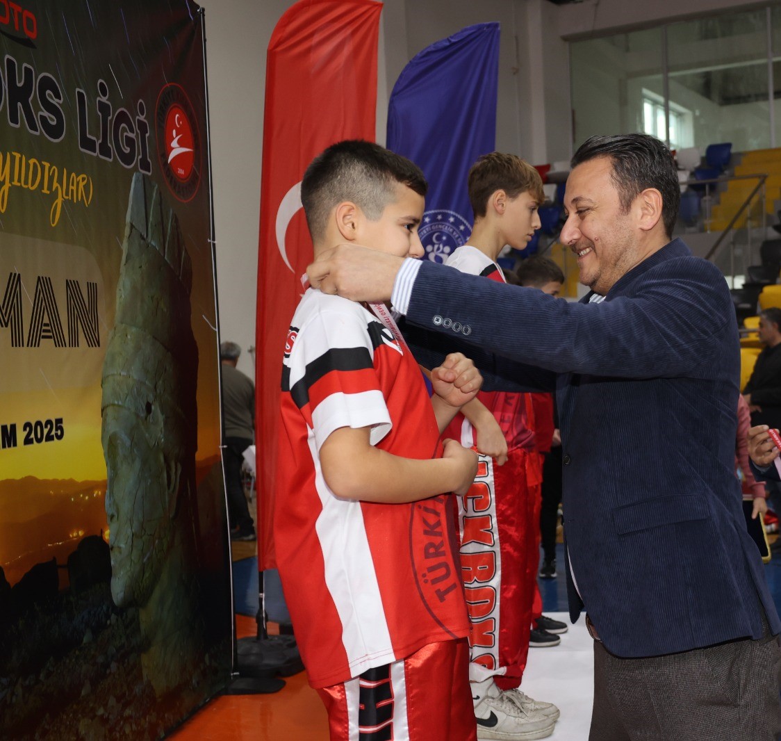KICK BOKS ŞAMPİYONASI ADIYAMAN’DA NEFES KESTİ